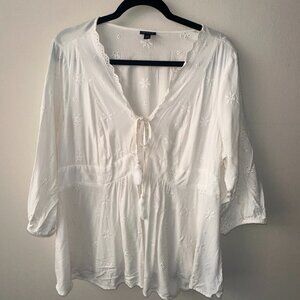 Torrid White Eyelet Flow Top - Size 1